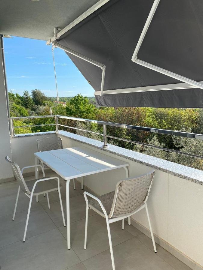 Mint&Rose Apartment Peroj Exterior photo